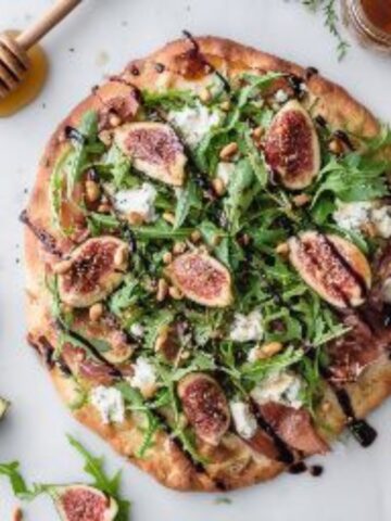fig prosciutto flatbread with arugula and balsamic glaze